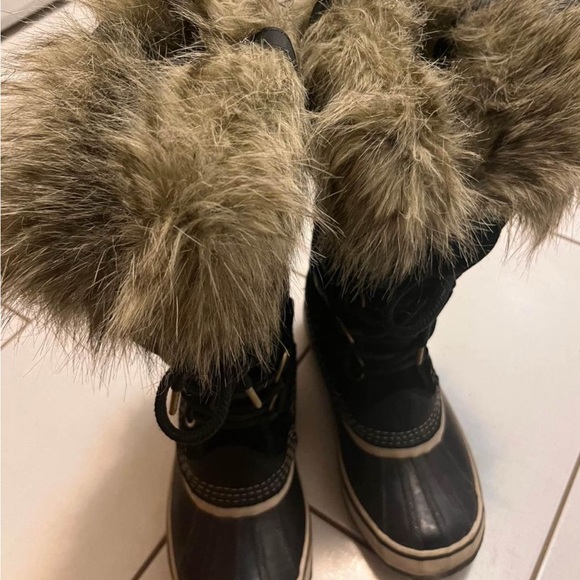 Sorel Black and Brown Fur-Lined Boots - Picture 1 of 2